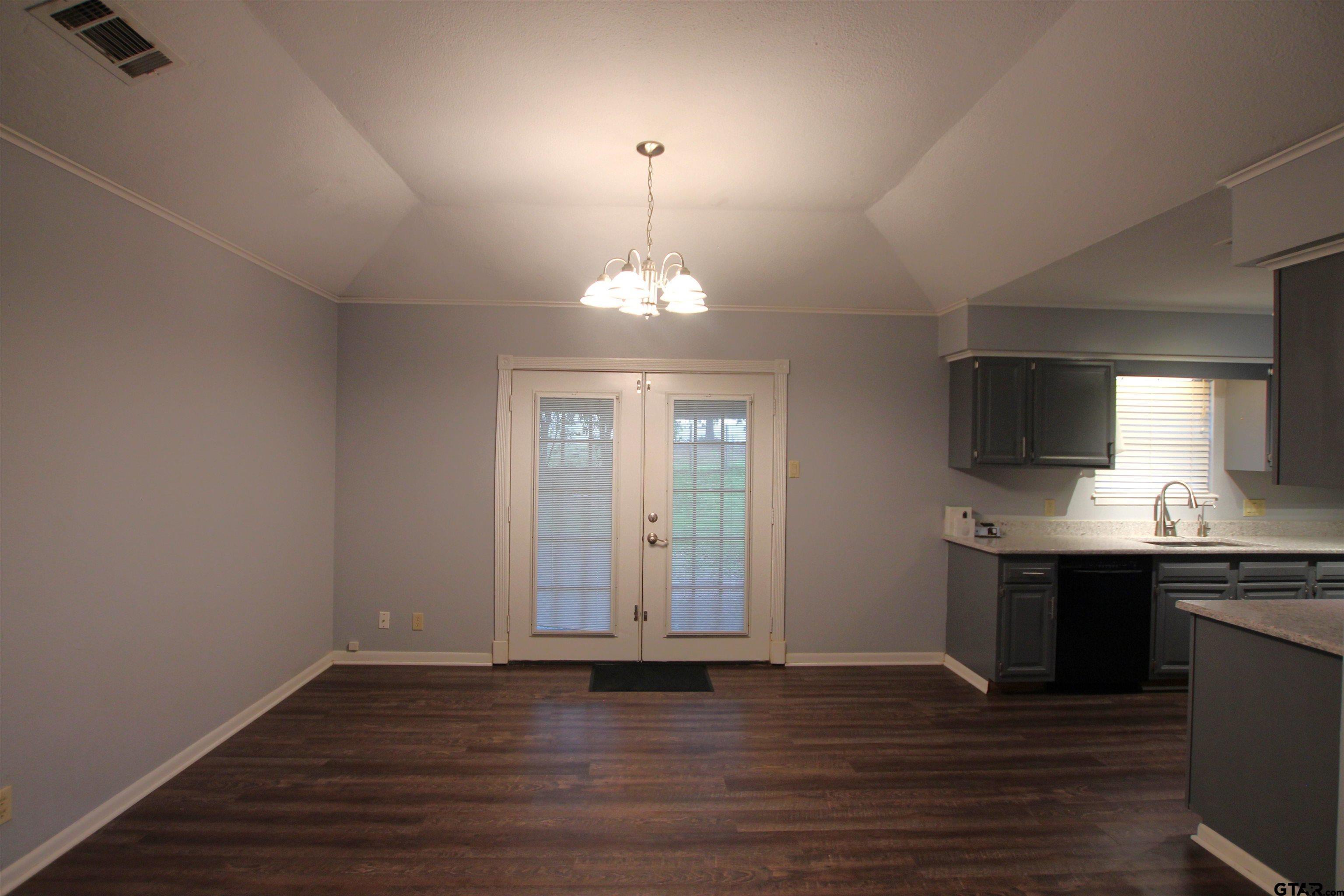 305 LAKEVIEW