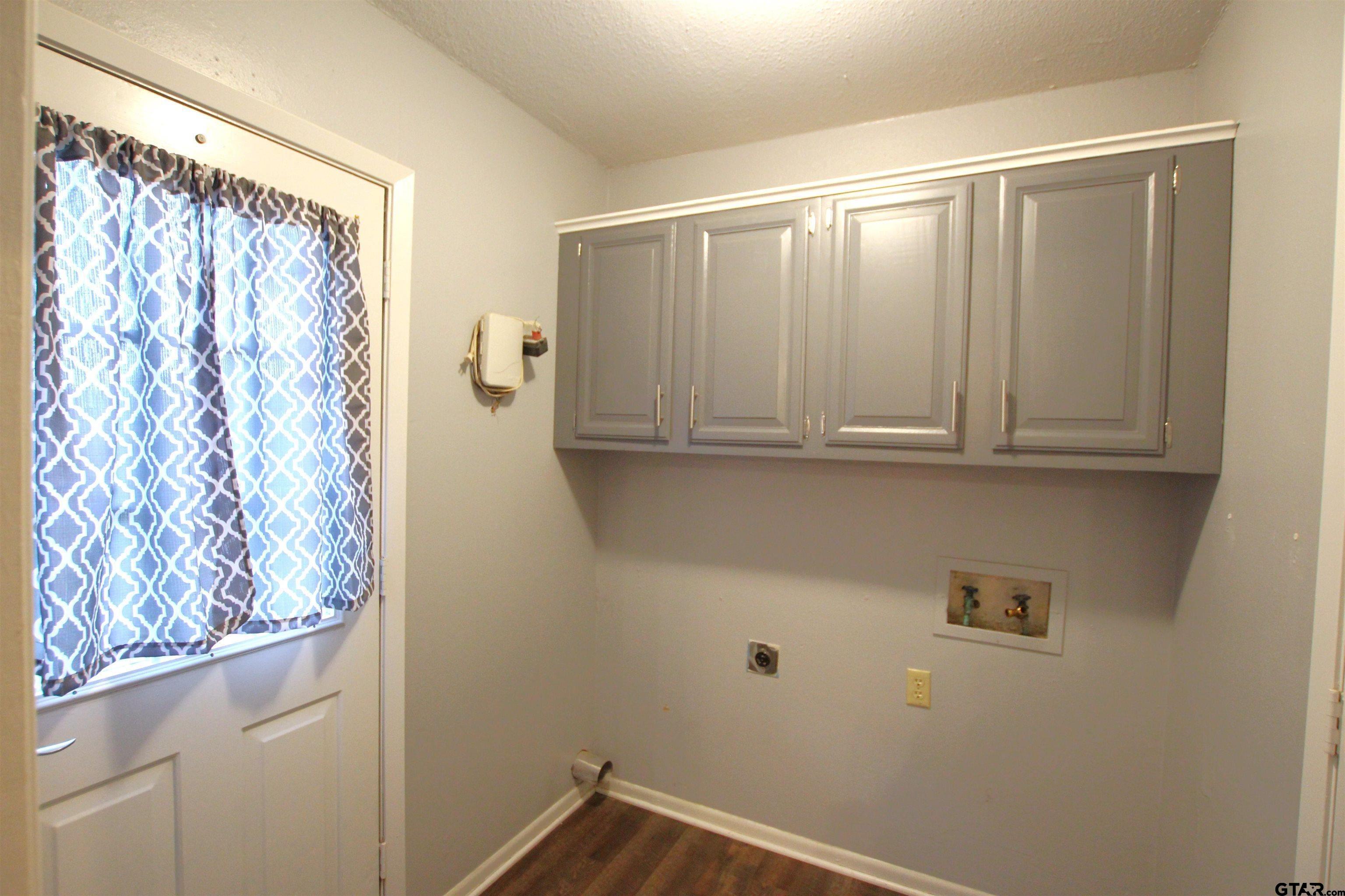 305 LAKEVIEW