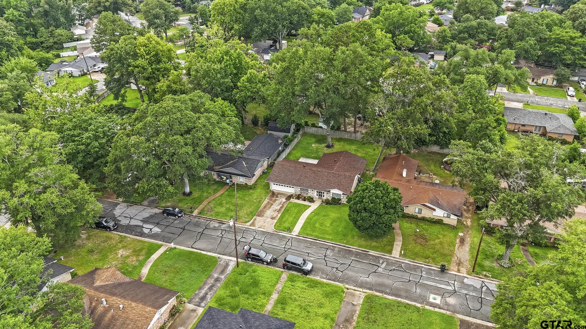2742 Lisa Ln