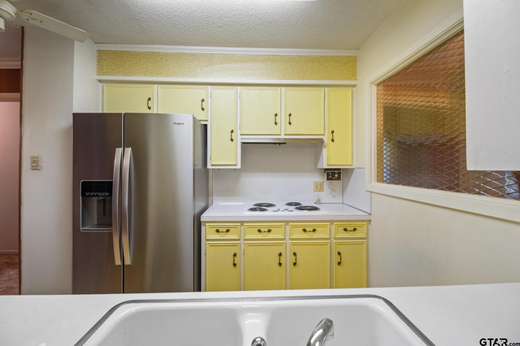 2742 Lisa Ln