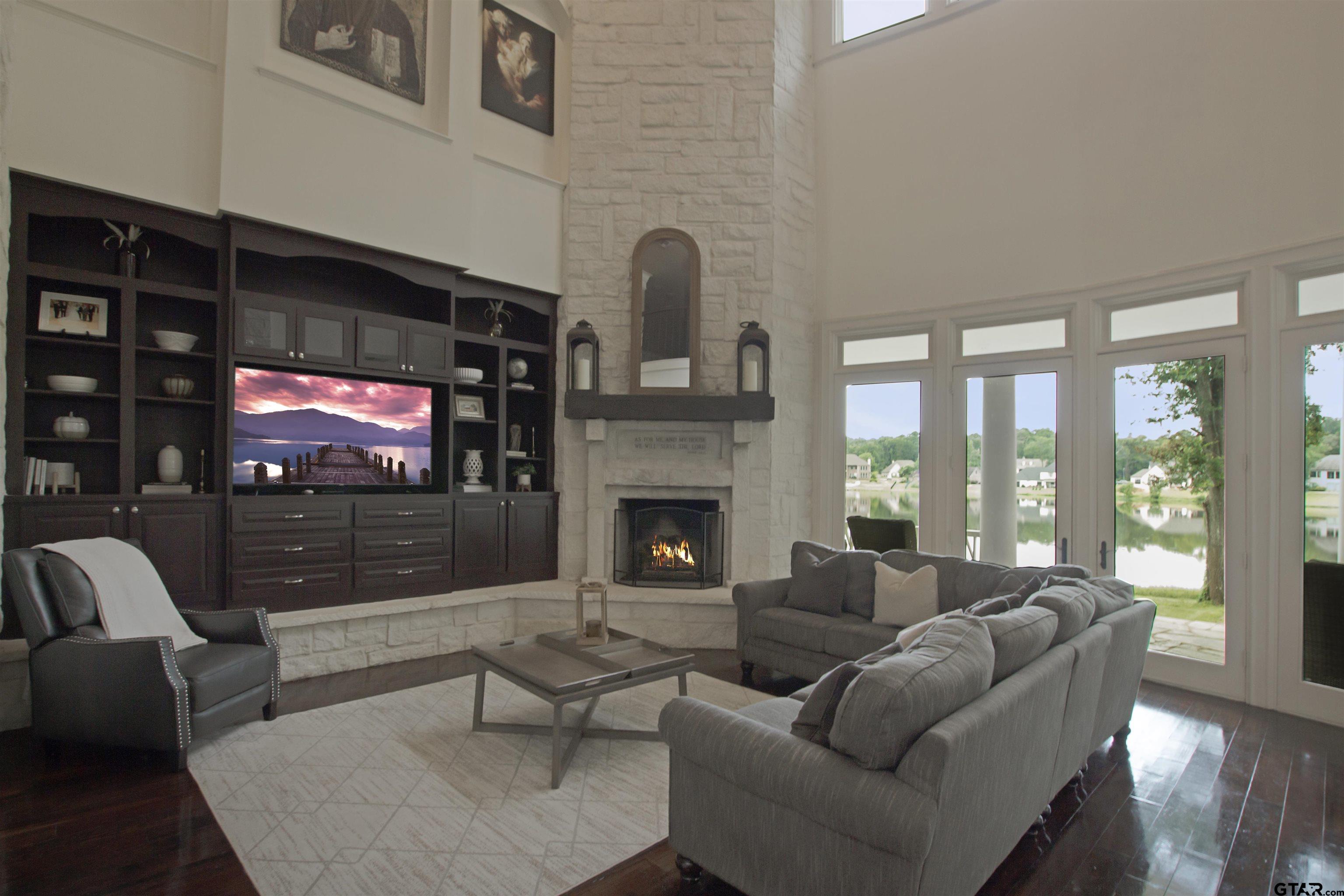 320 Hines Crossing