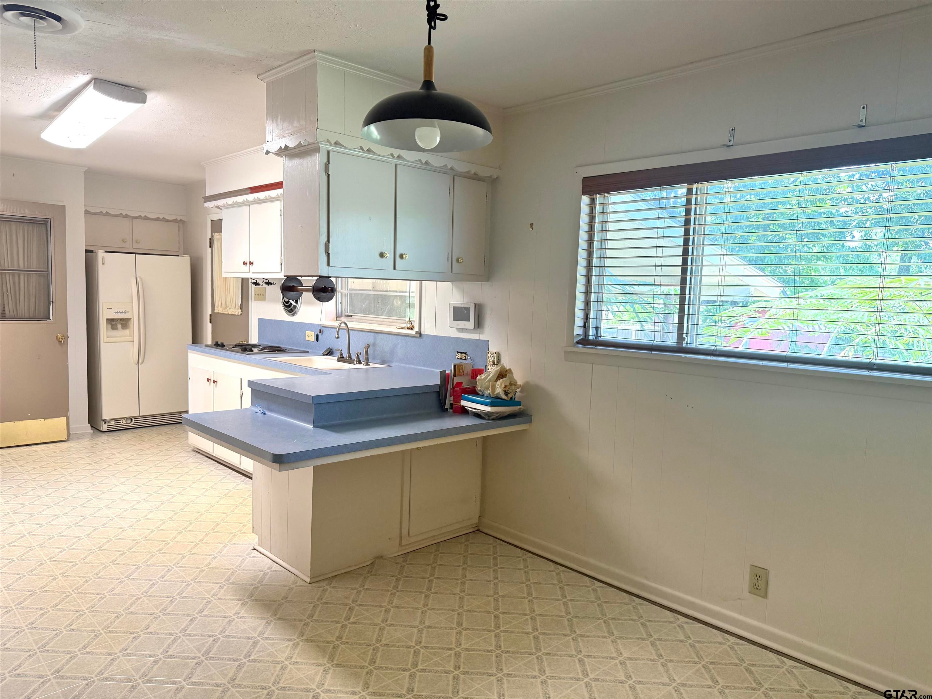1032 Deaton