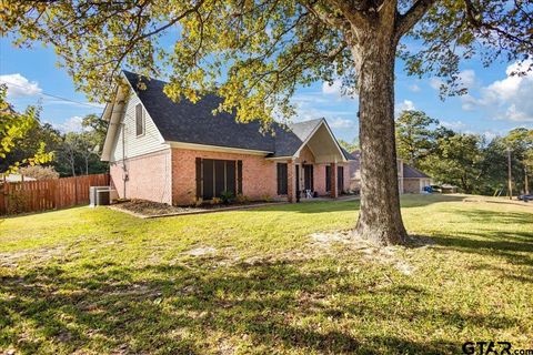 1701 Edgebrook St Henderson TX 75652