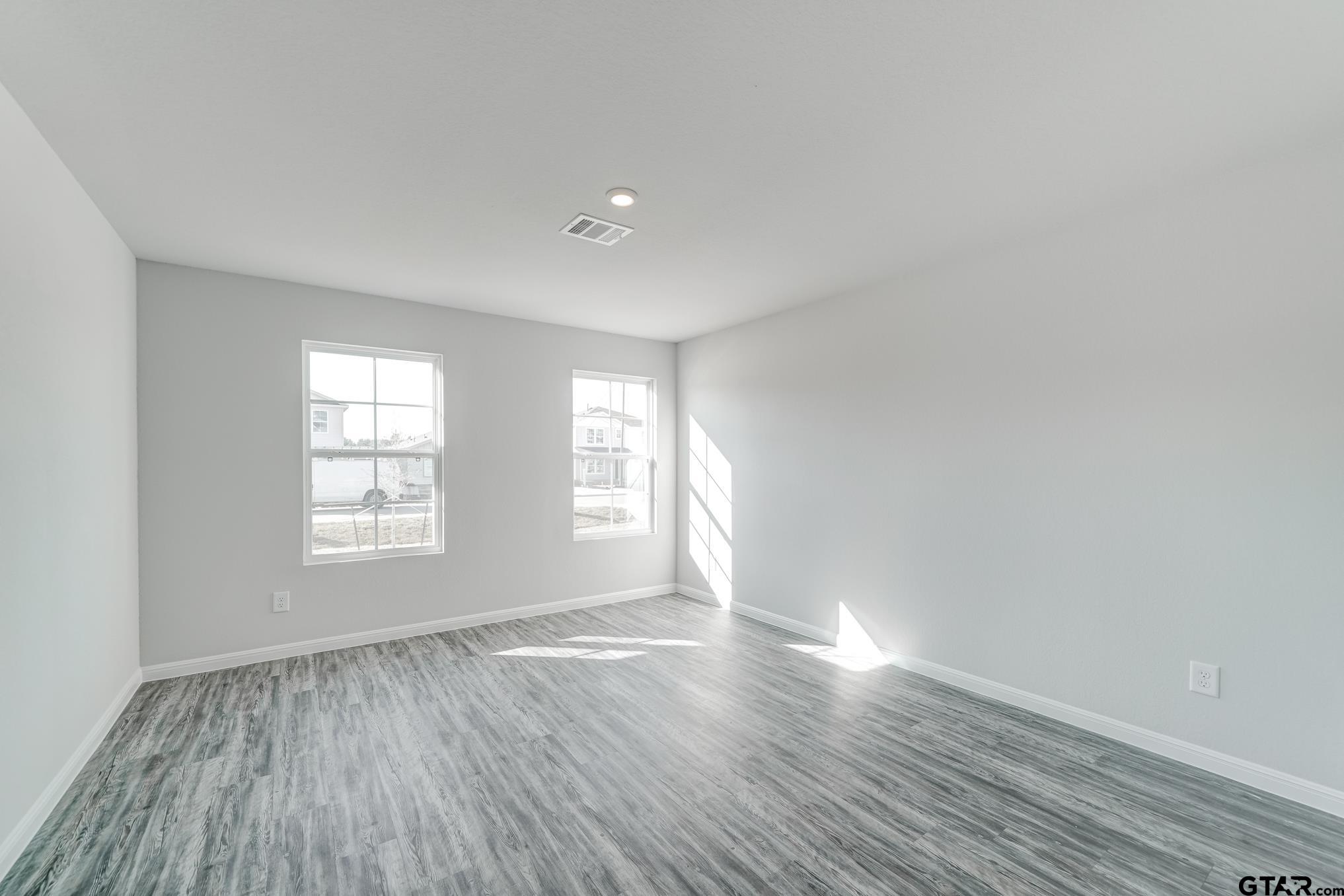 204 Parker Oaks
