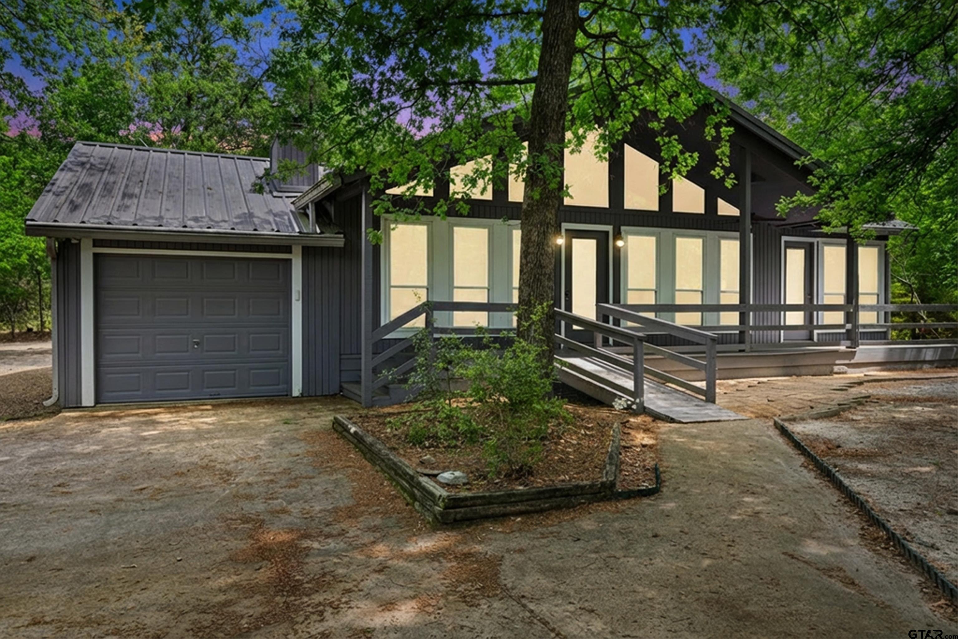 274 NW Wildwood Trail