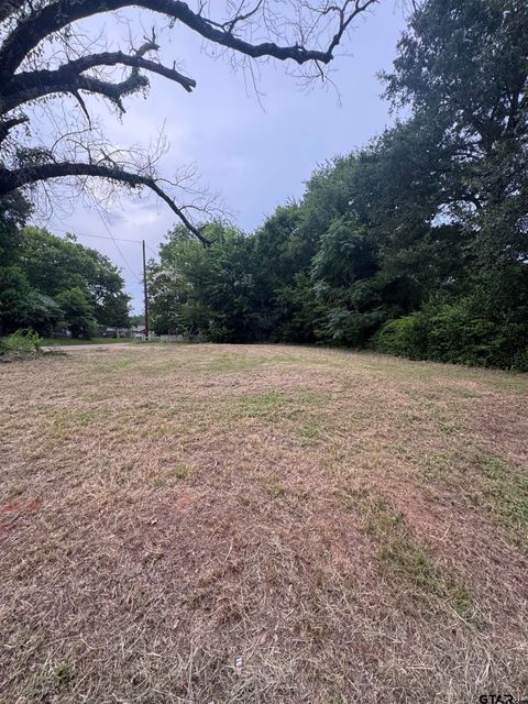 713 Wilson St. Tyler TX 75702