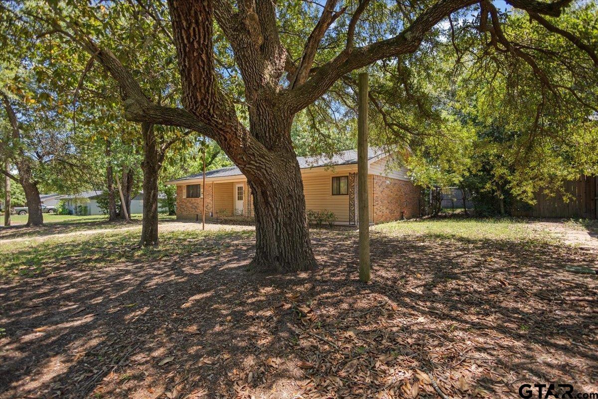 601 Ravenwood Drive