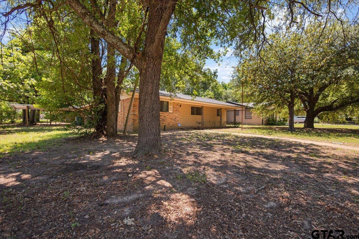 601 Ravenwood Drive
