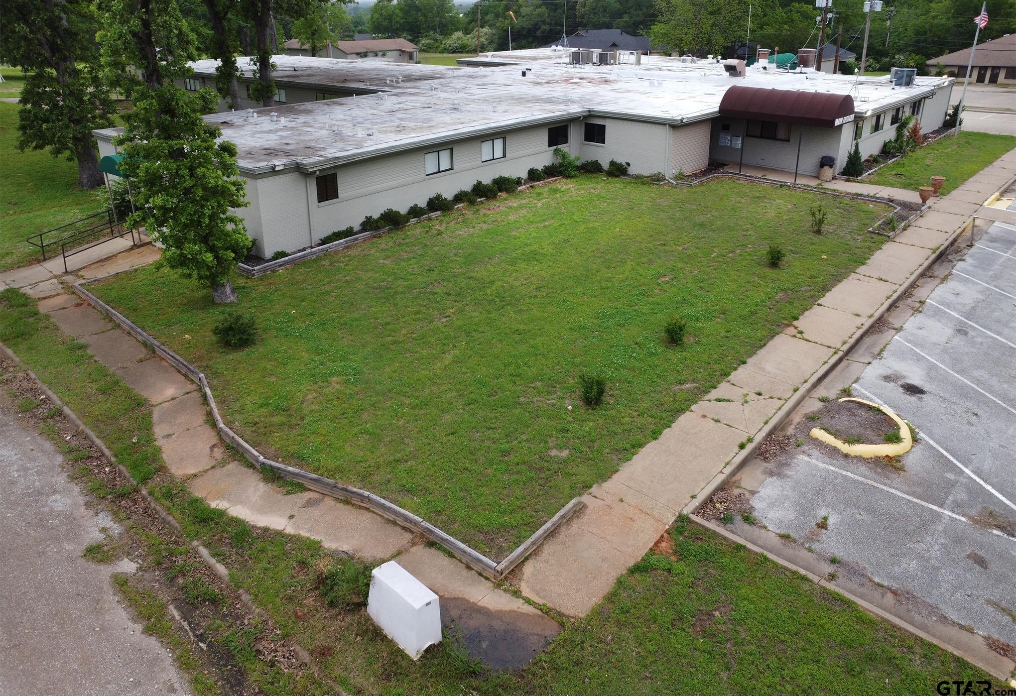 707 N Waldrip