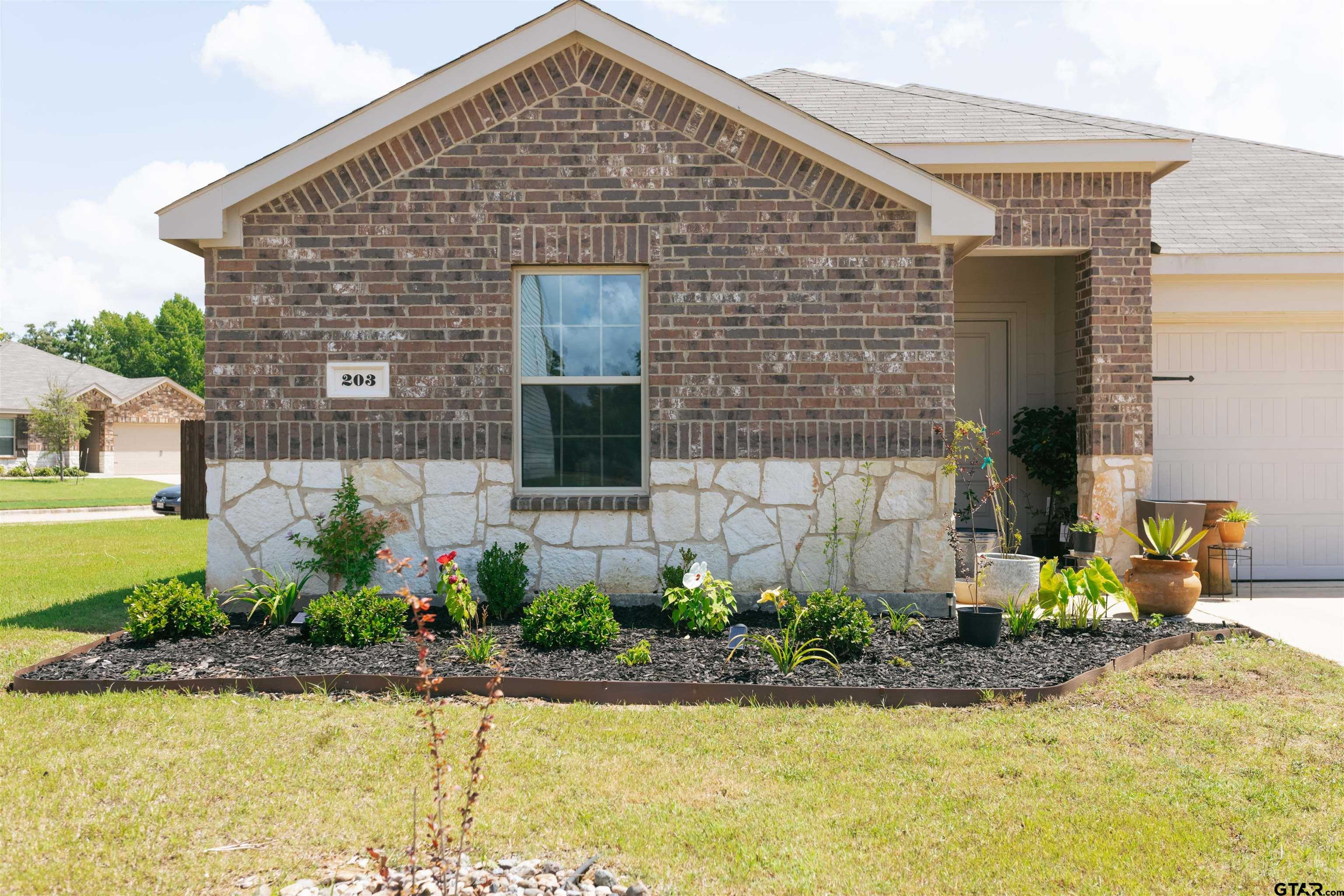 203 Parker Oaks Drive