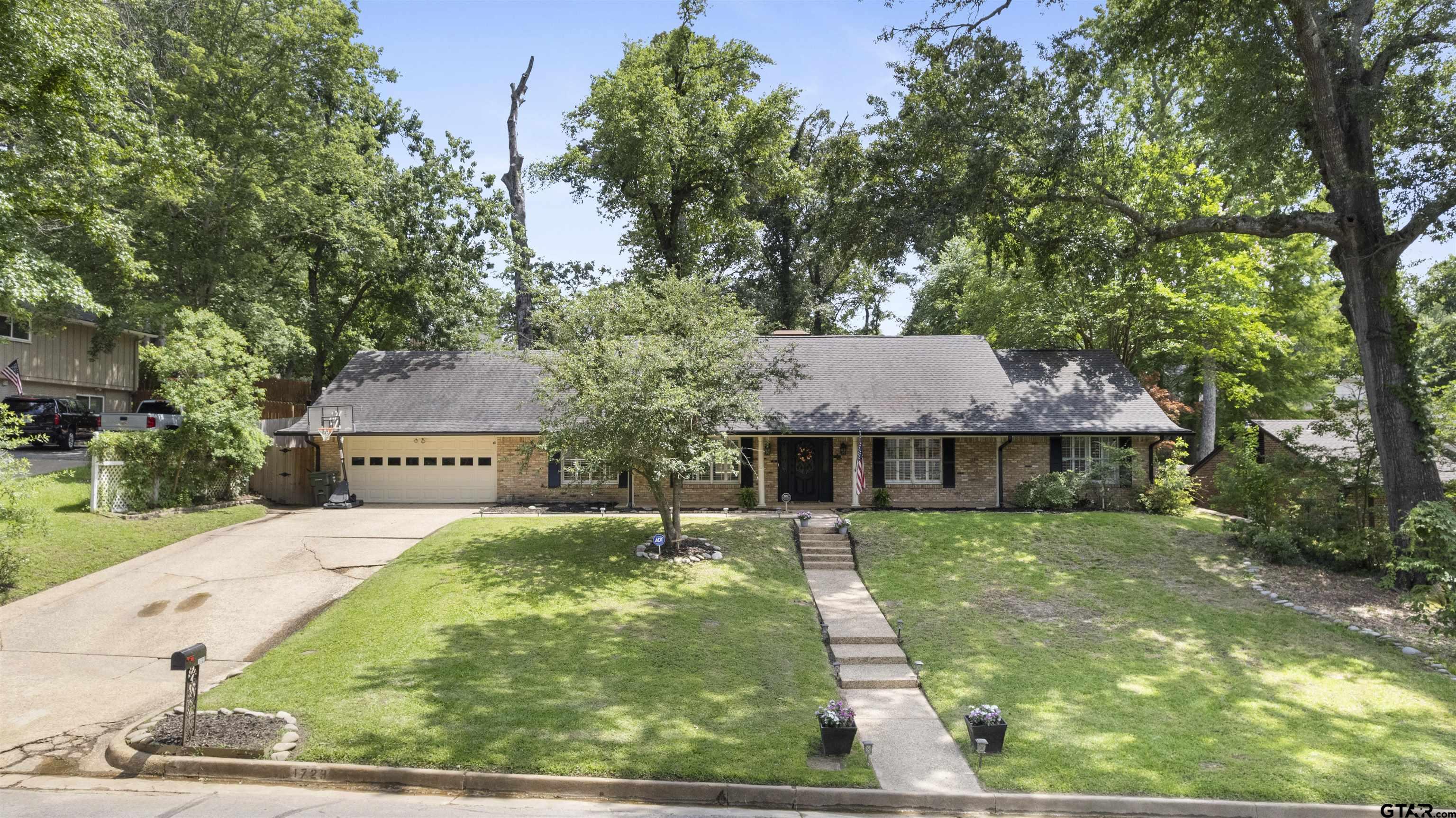1723 Kensington Dr.