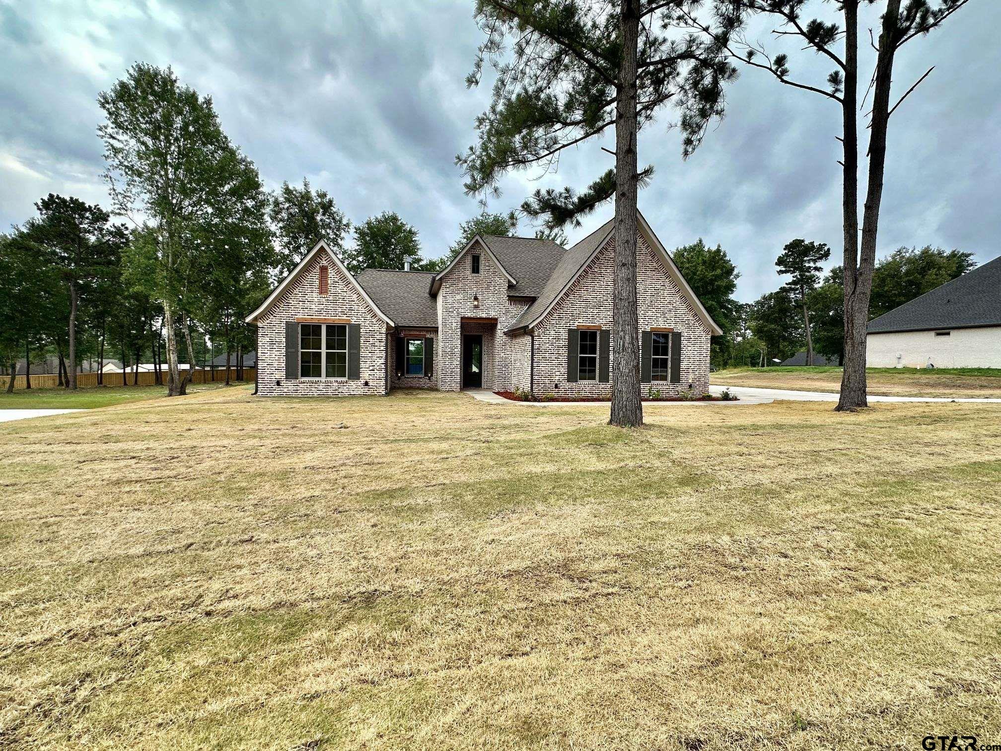 215 Clara Ln