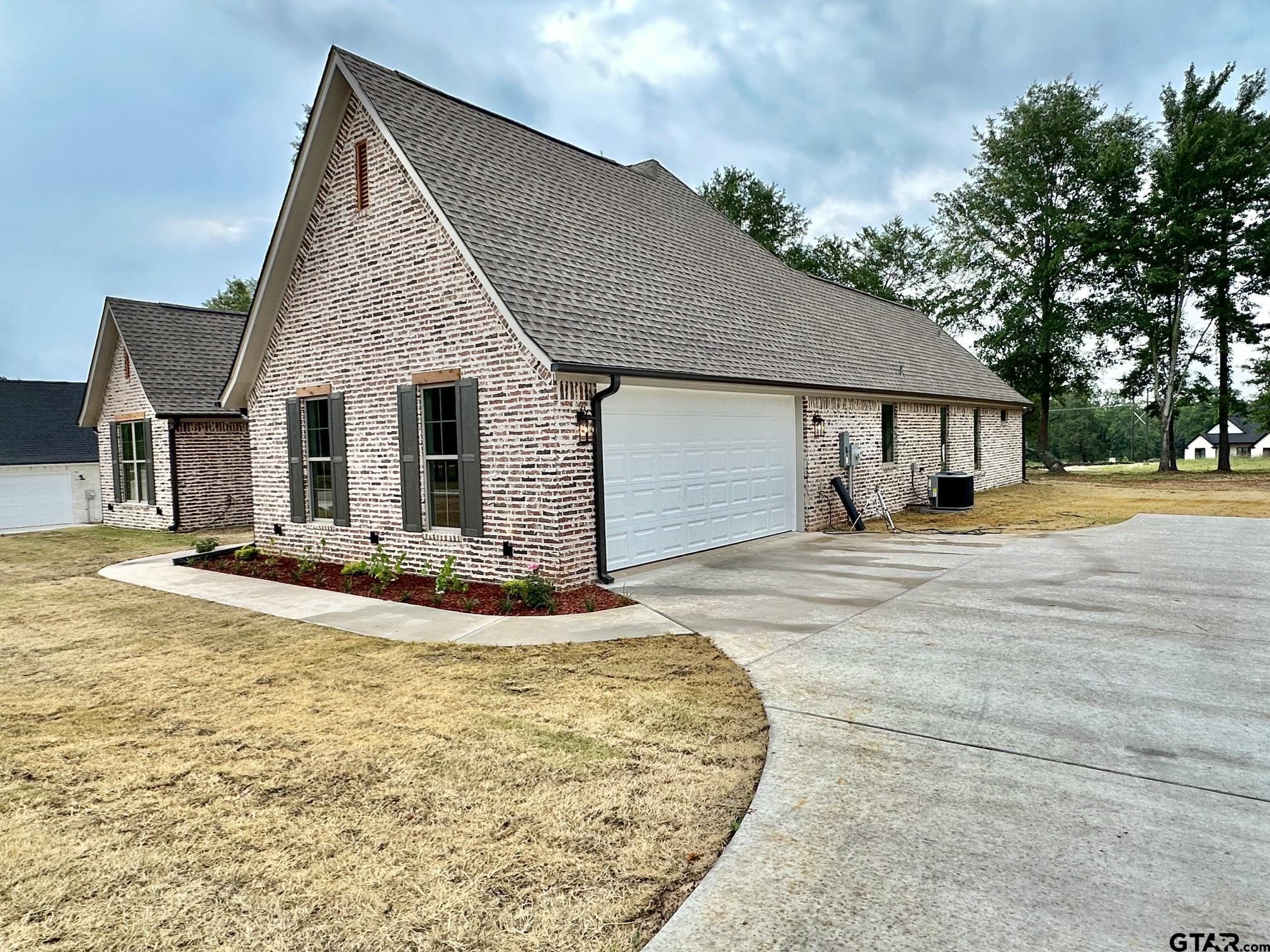 215 Clara Ln