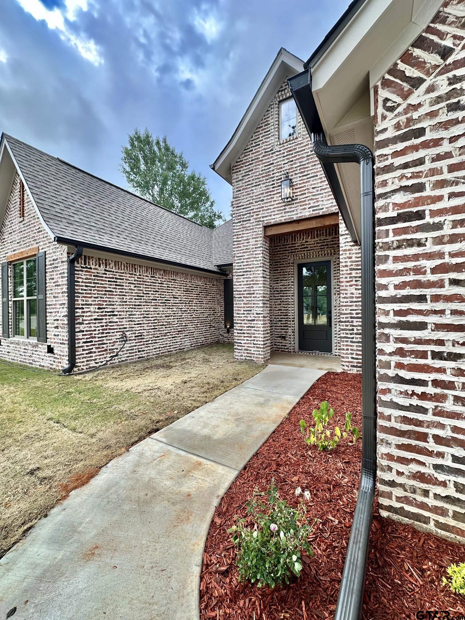 215 Clara Ln