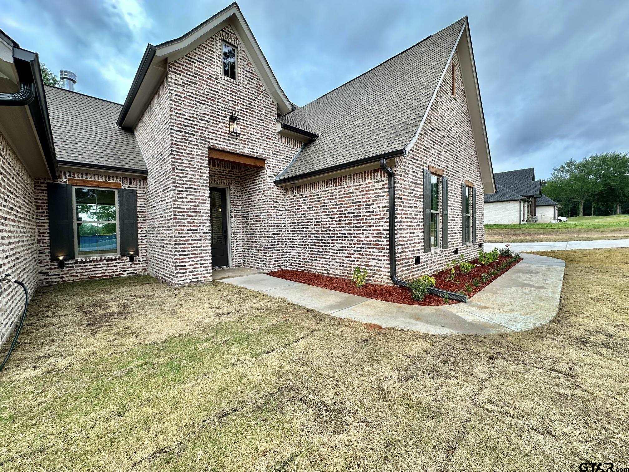 215 Clara Ln
