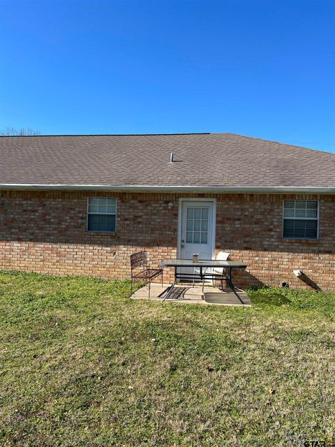 A home in Lindale