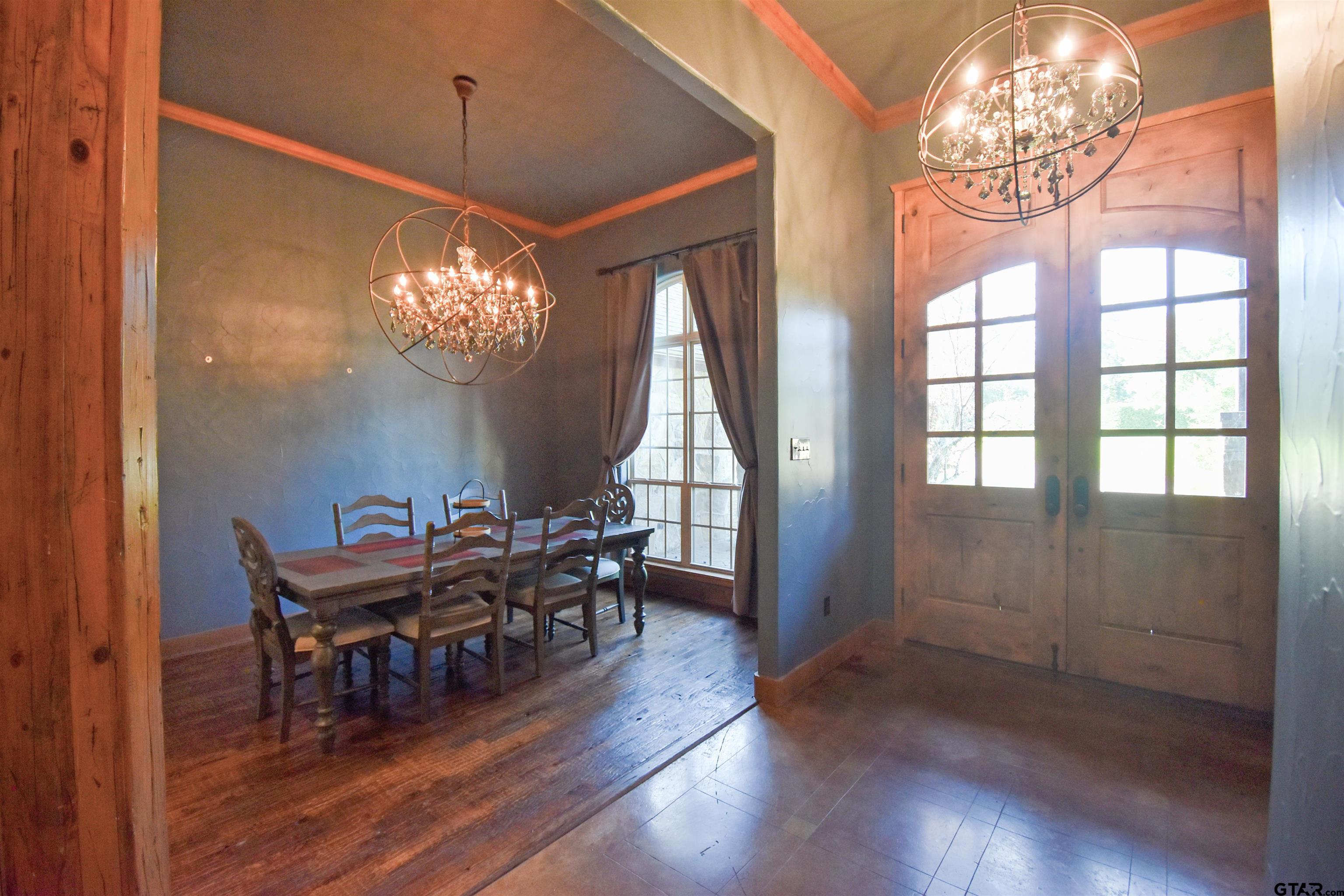 1326 Hermitage Ct