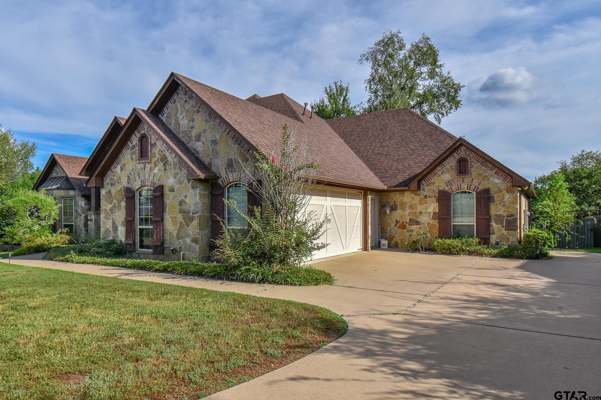 1326 Hermitage Ct