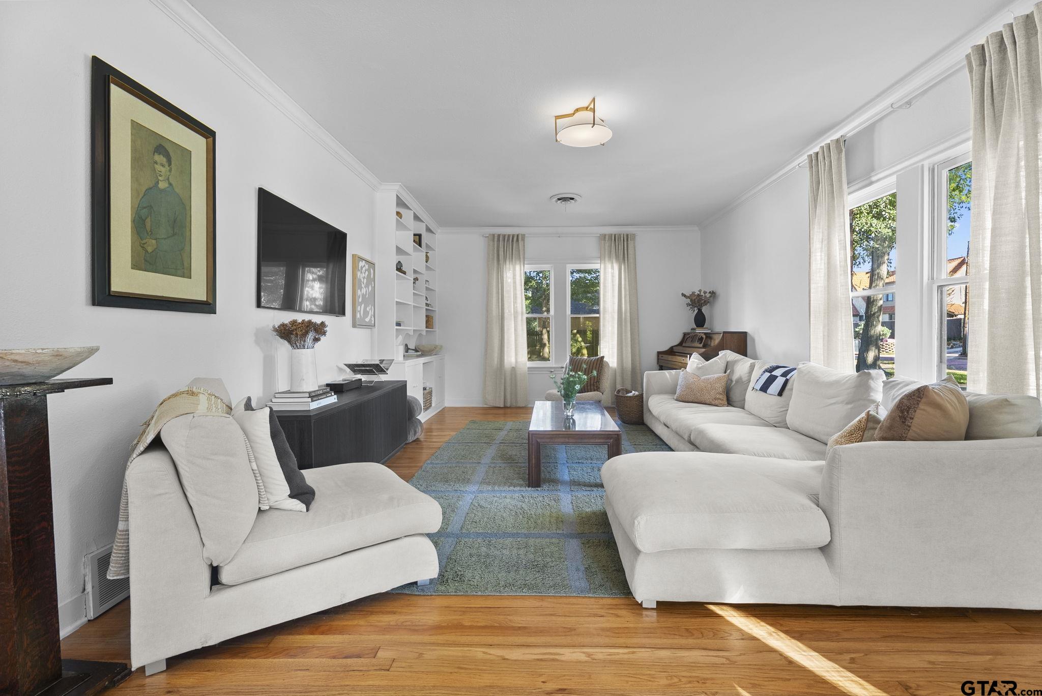 513 W 1st