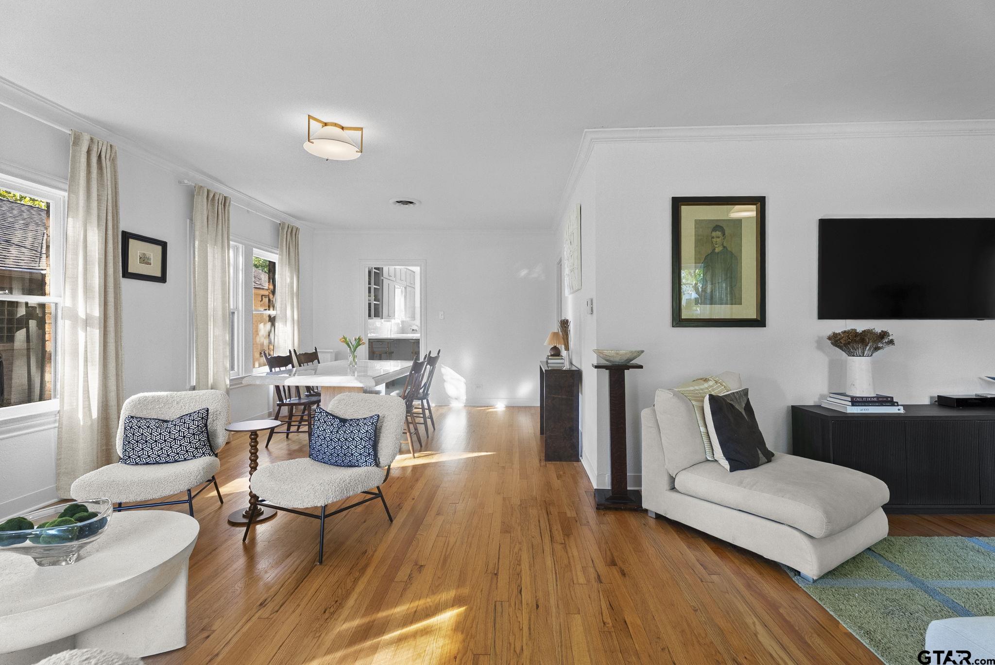513 W 1st
