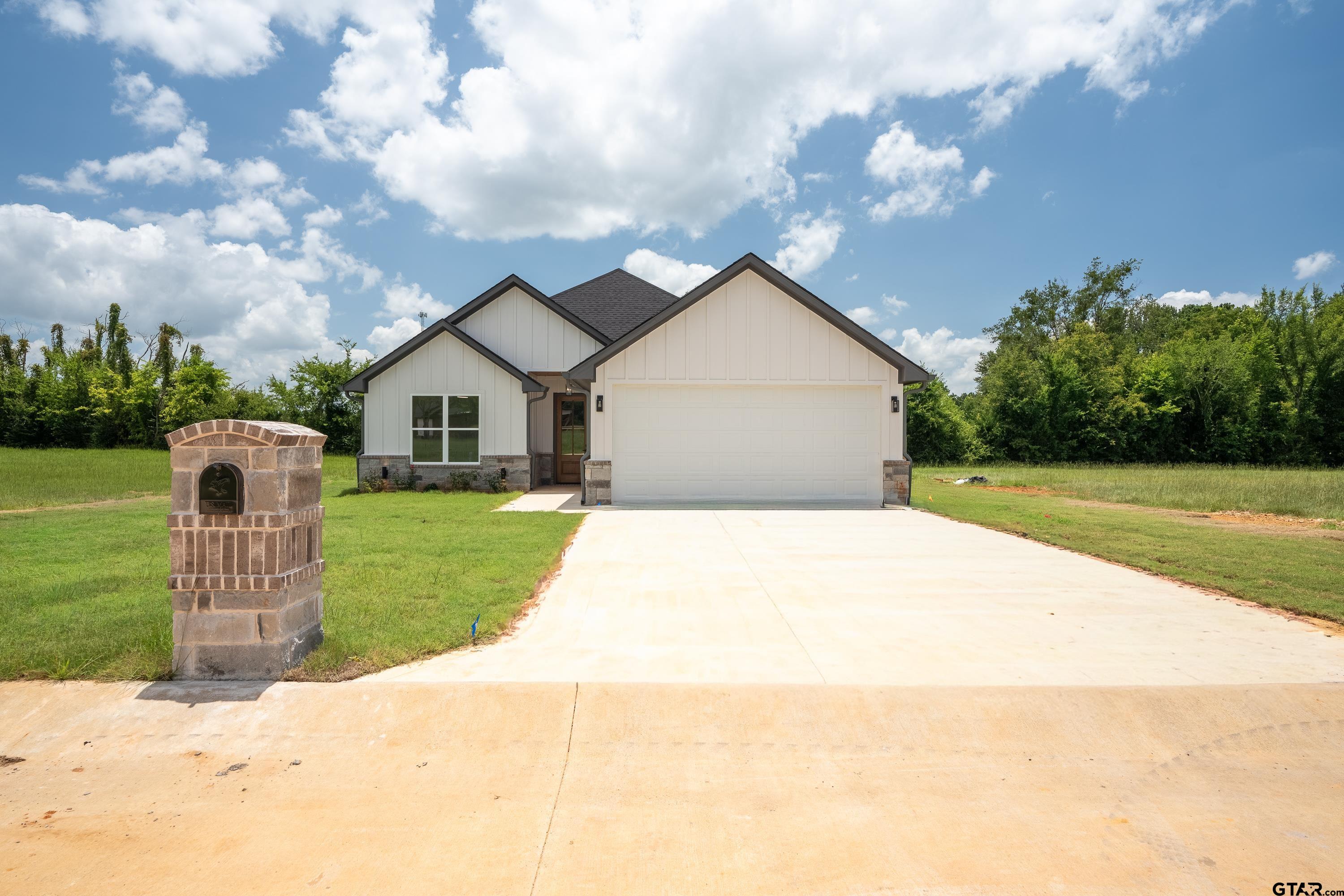 104 W Teal Dr
