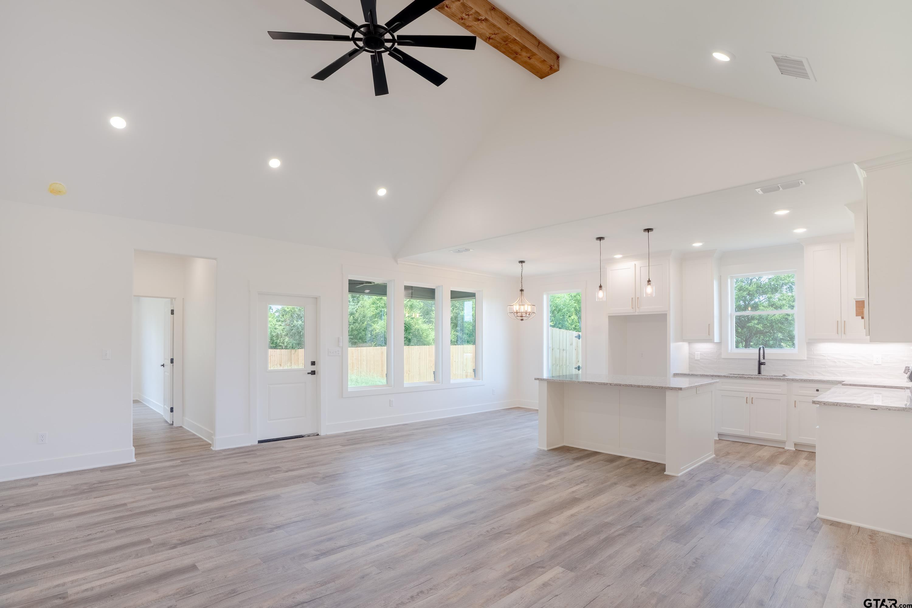 104 W Teal Dr