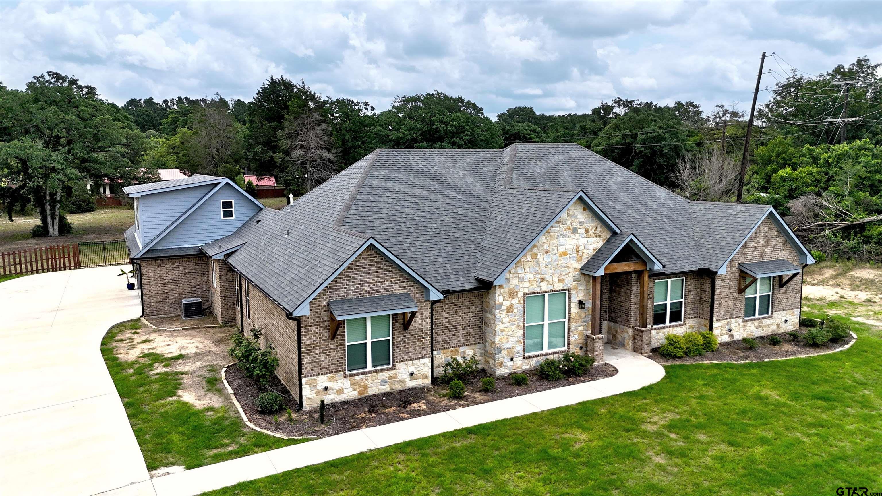 4999 Lago Vista Dr