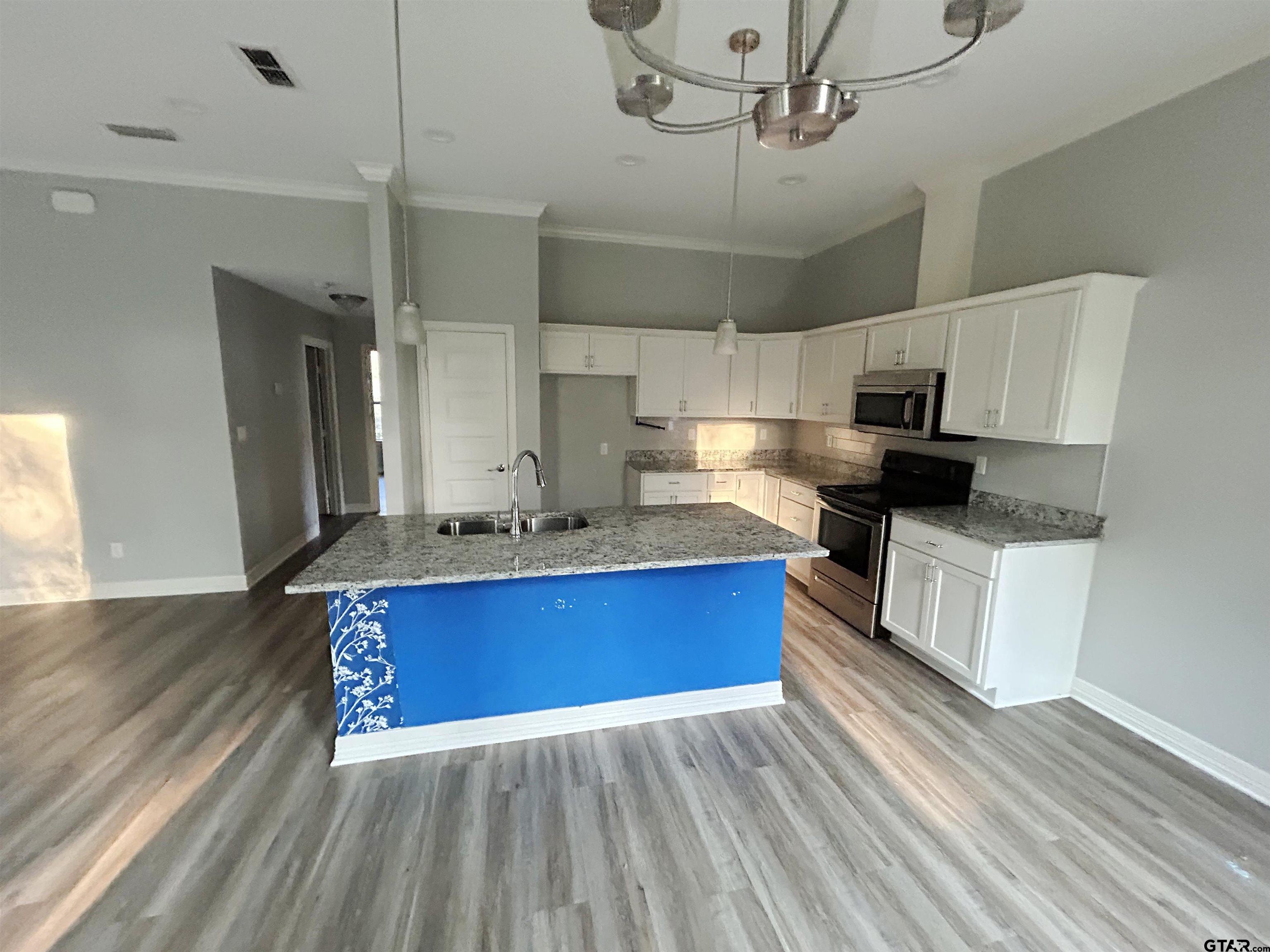 Tyler, Texas 75708, United States, 3 Bedrooms Bedrooms, ,2 BathroomsBathrooms,Residential,Active,219713