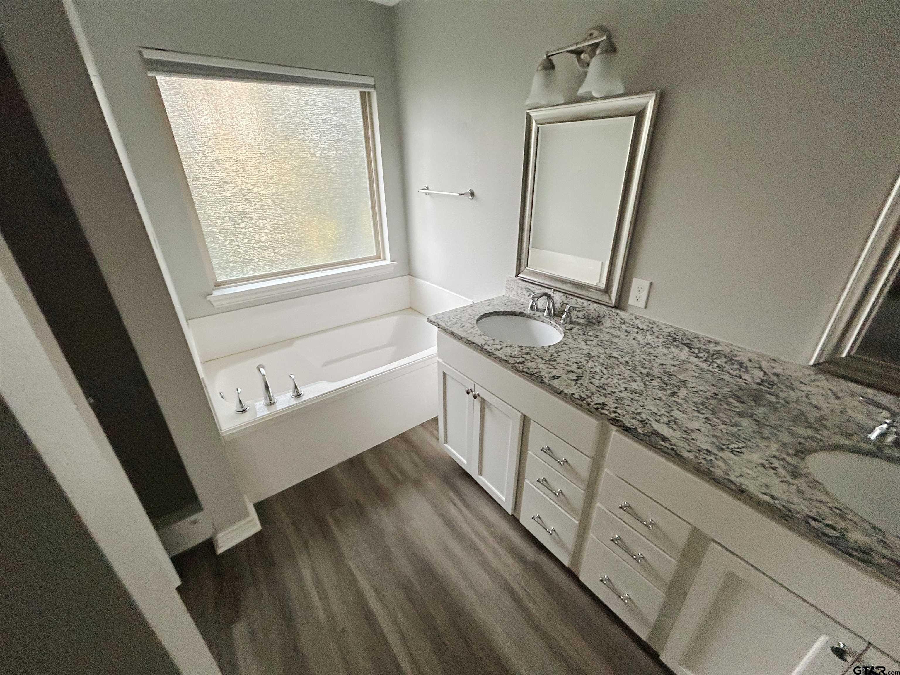 Tyler, Texas 75708, United States, 3 Bedrooms Bedrooms, ,2 BathroomsBathrooms,Residential,Active,219713