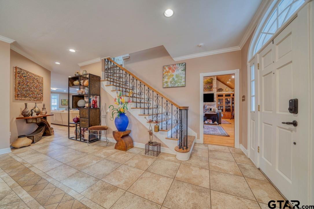 1200 Lesley Ln.