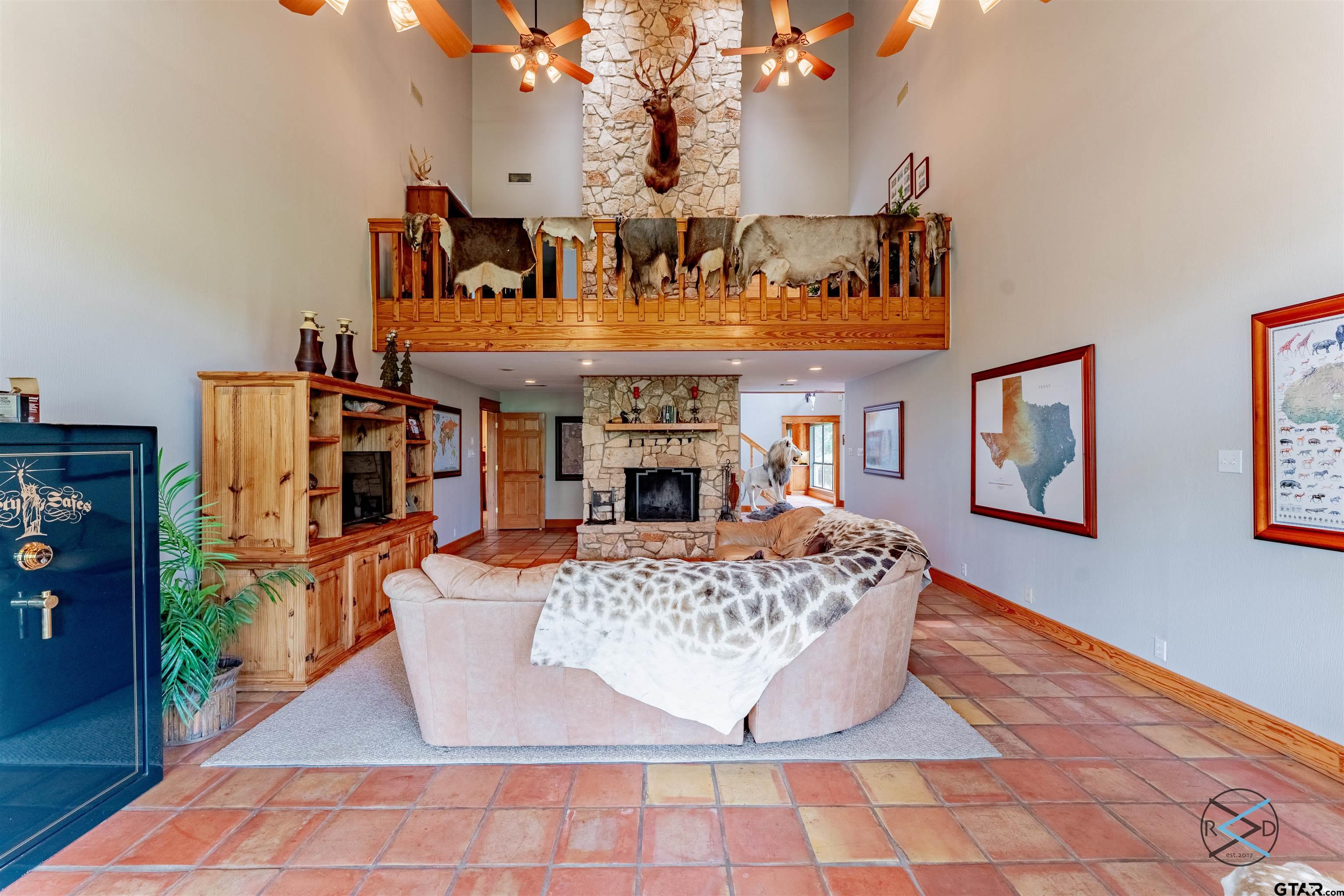 906 Valle Vista