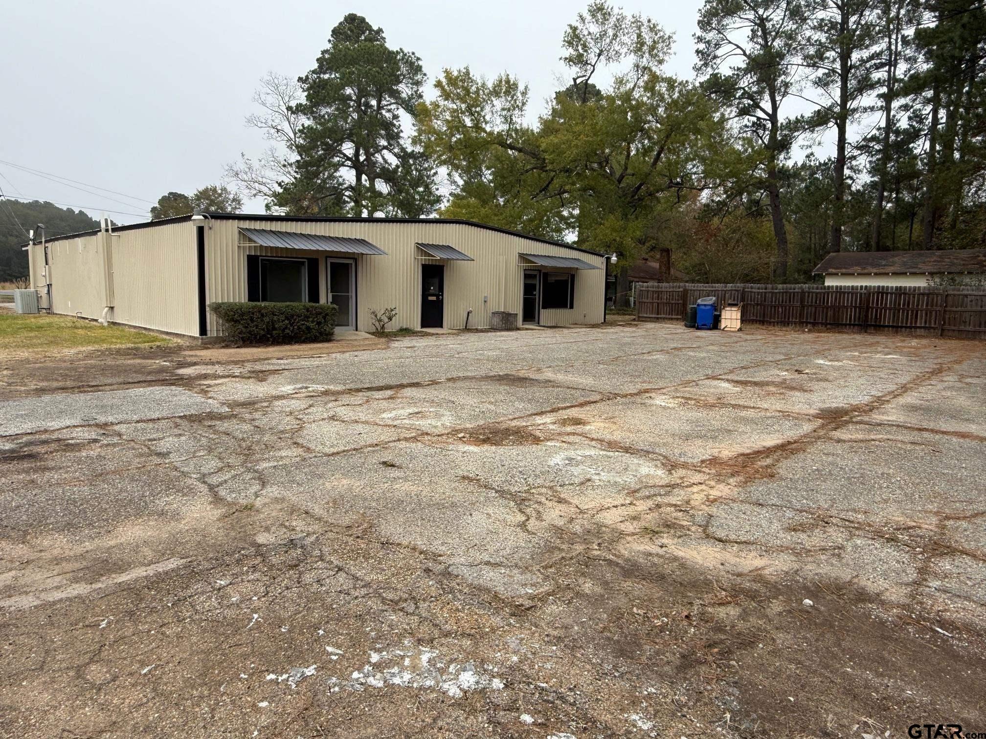 2001 E Houston Avenue