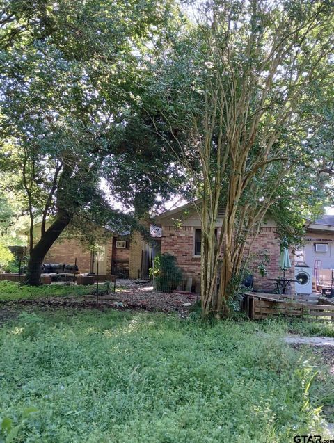 A home in San Augustine