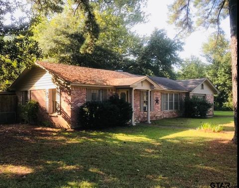 A home in San Augustine