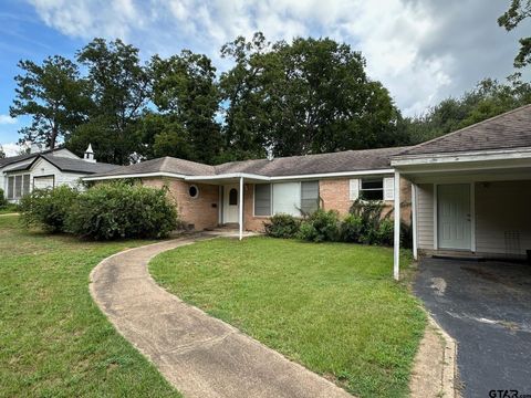 A home in Crockett