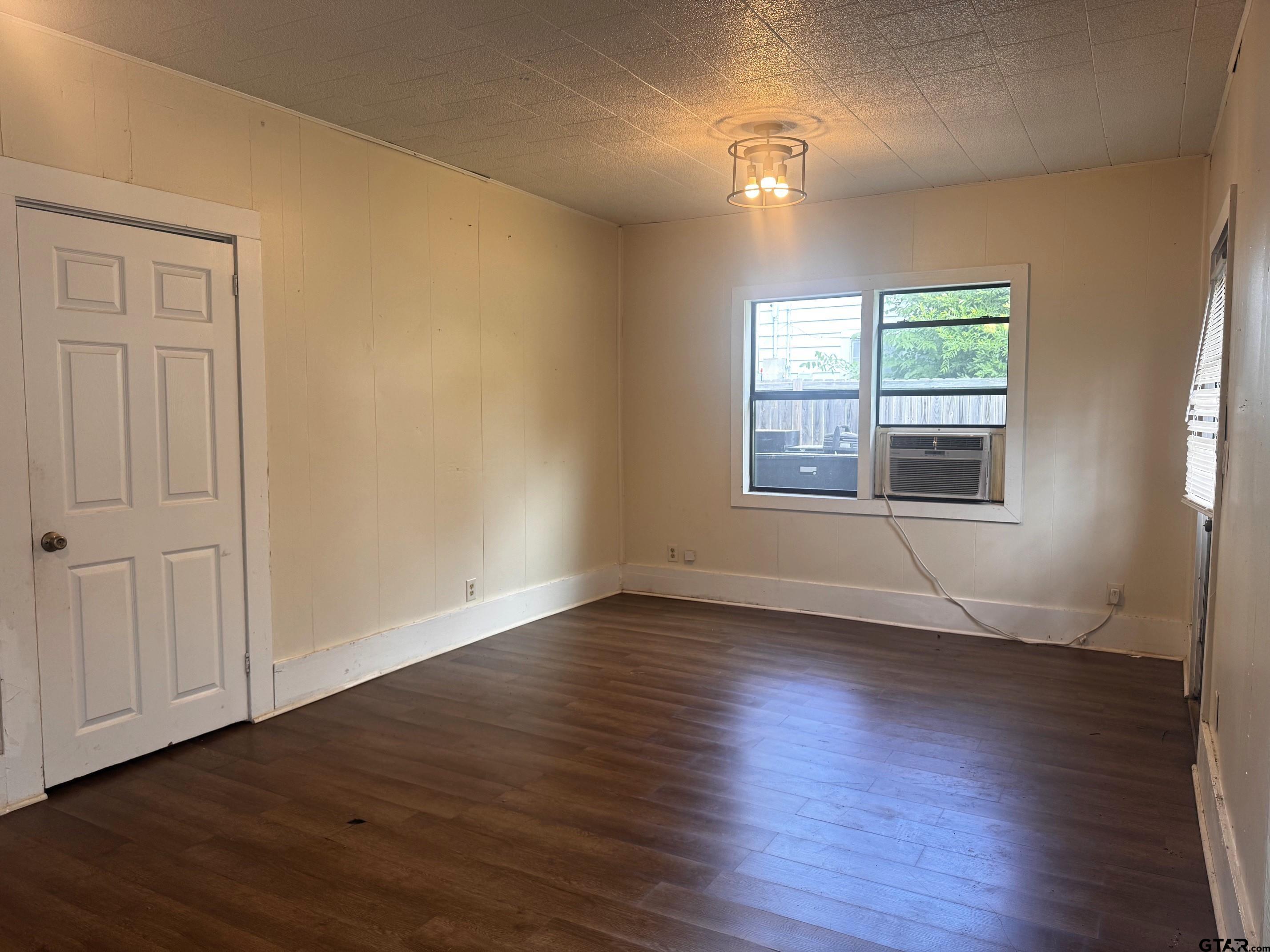 414 W 4th St.