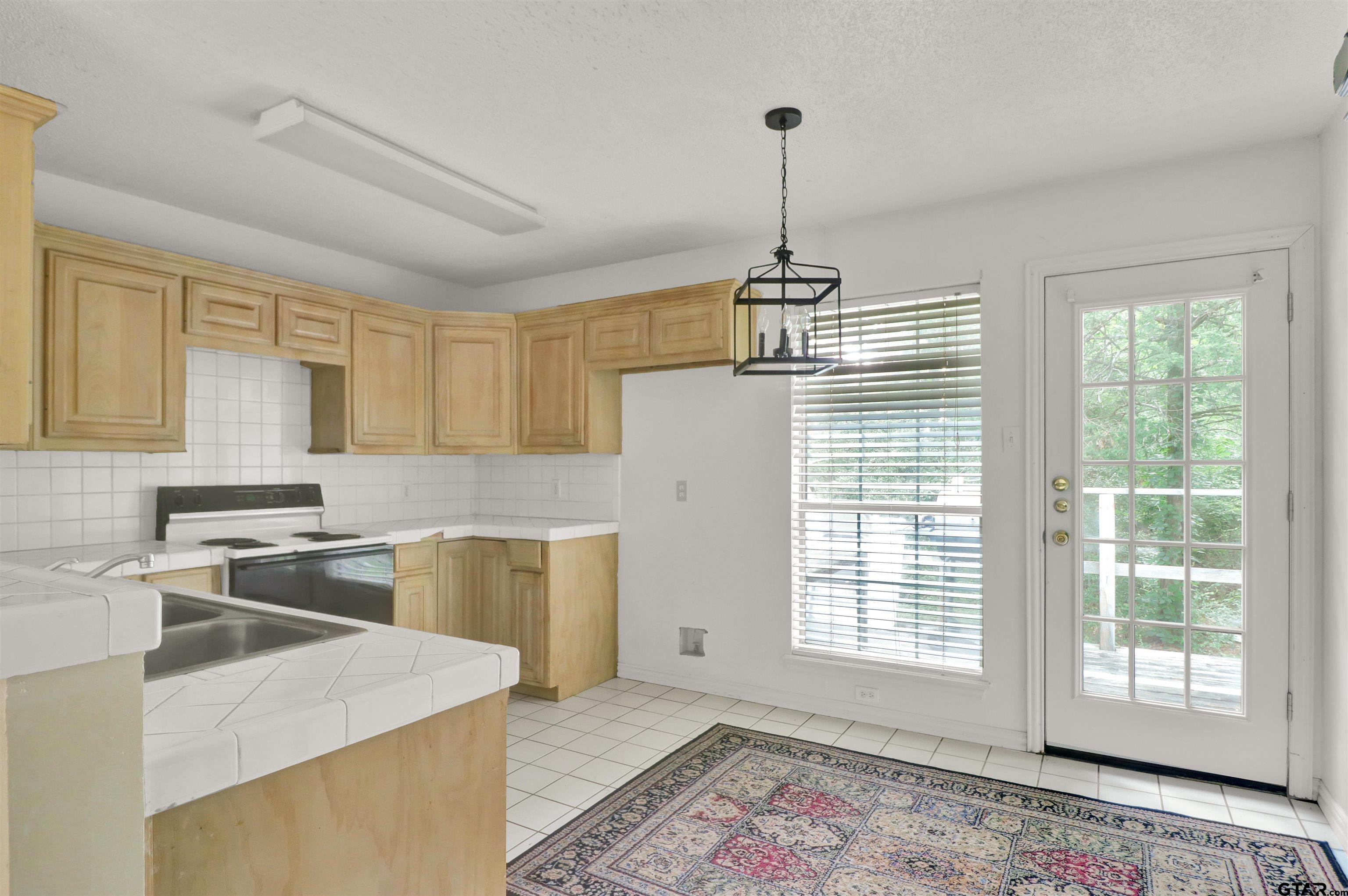 2006 Villa Dr