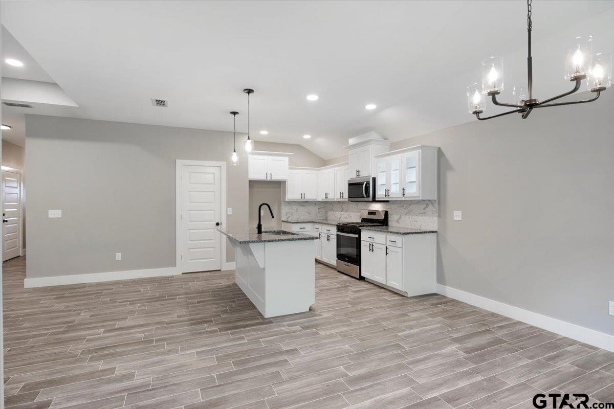 16226 Crossing Circle