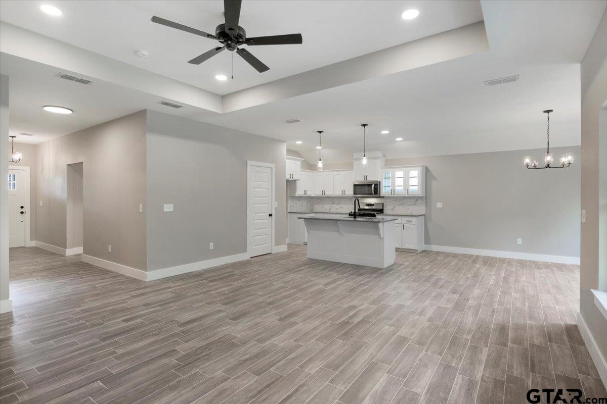 16226 Crossing Circle