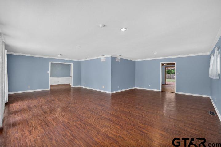 8 Rambling Road