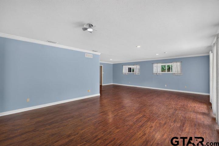 8 Rambling Road