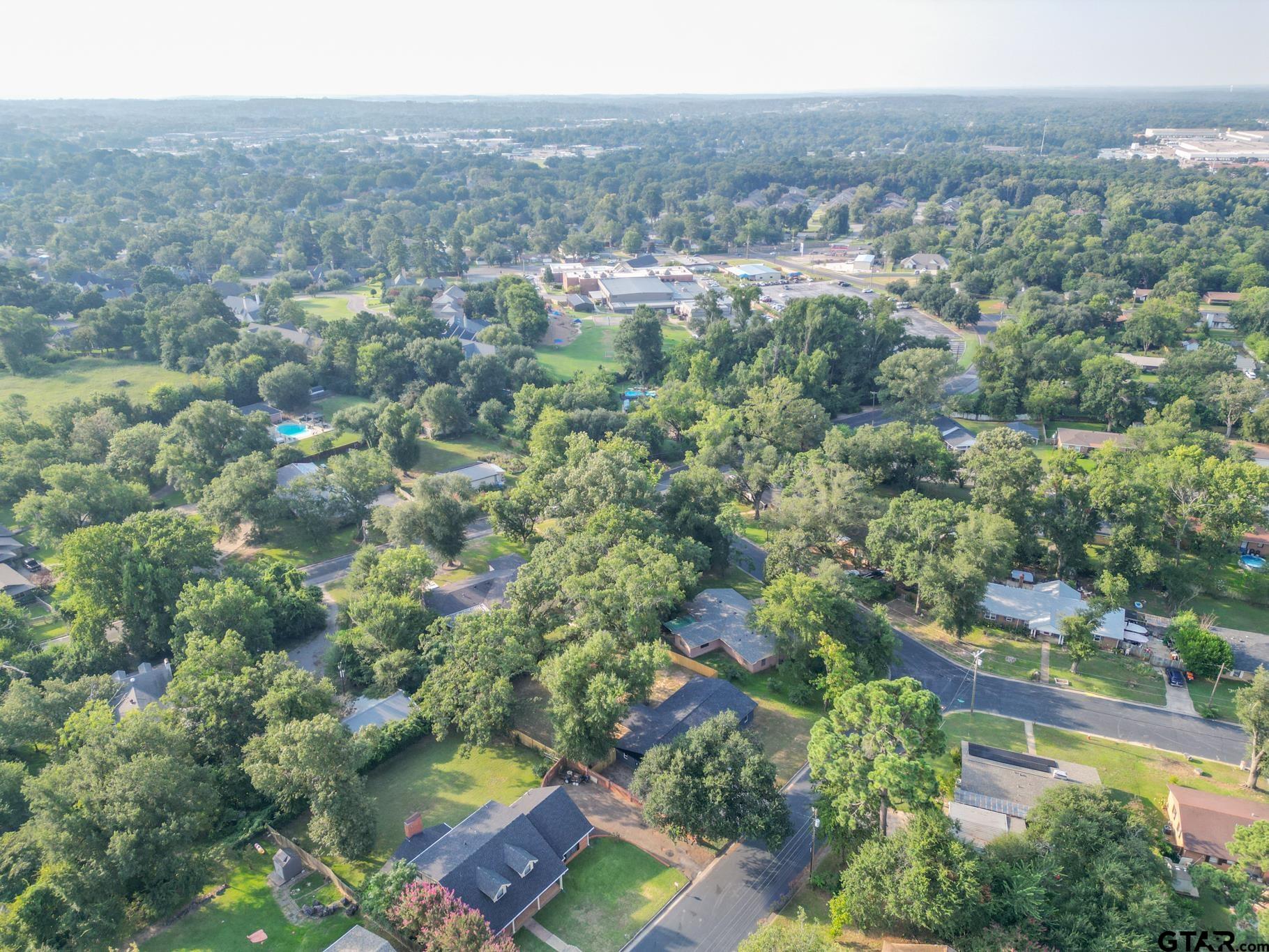 2922 W Azalea