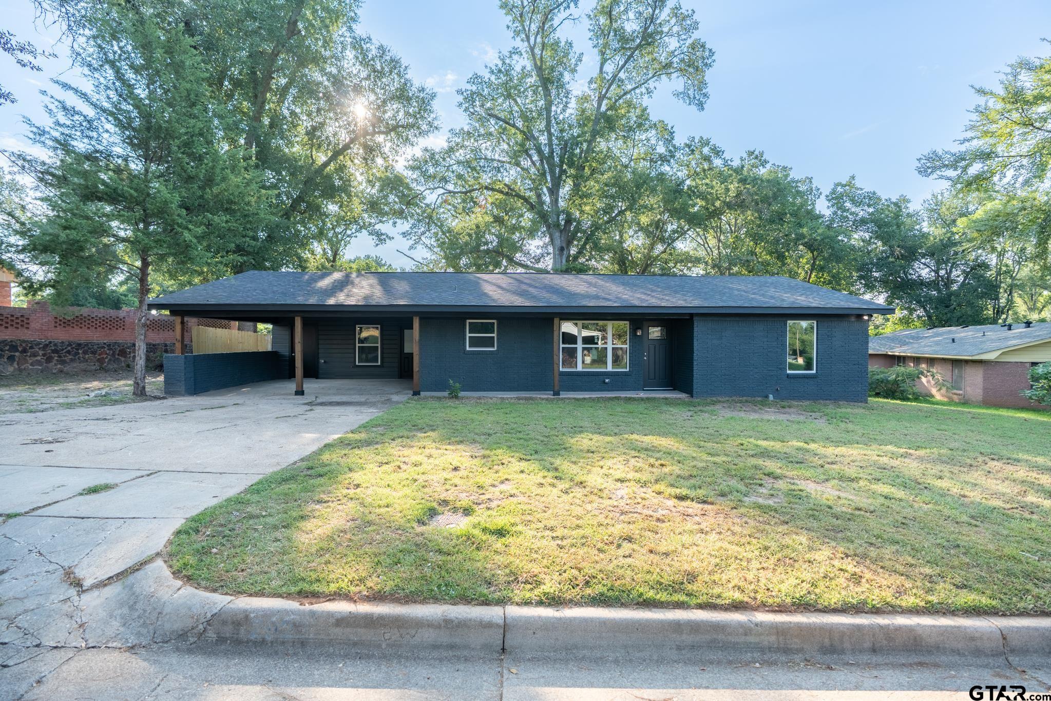 2922 W Azalea