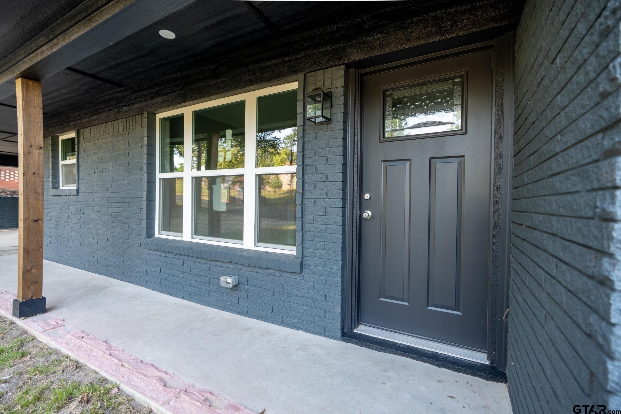 2922 W Azalea