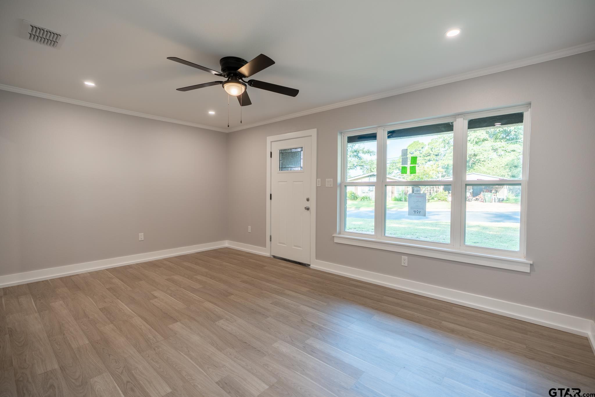 2922 W Azalea