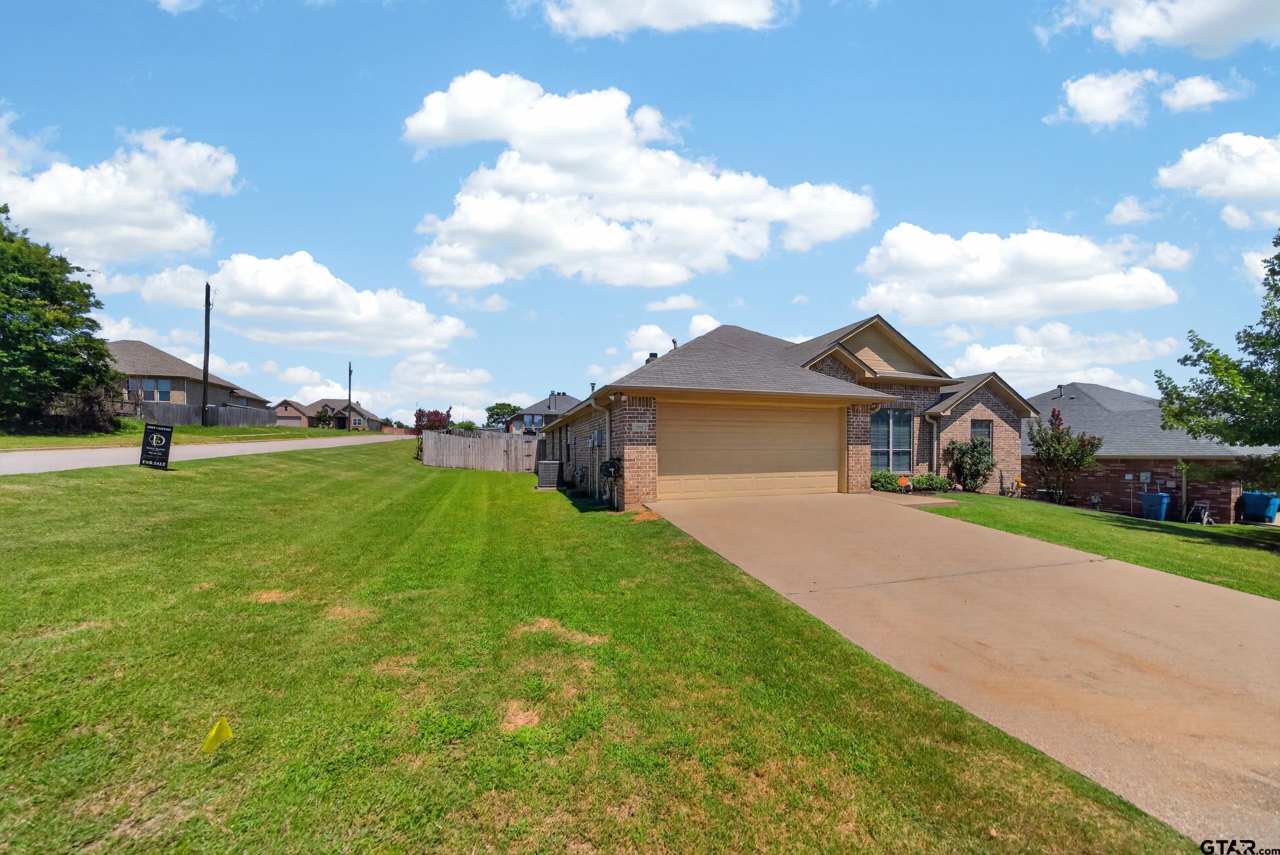 964 REDBUD LN