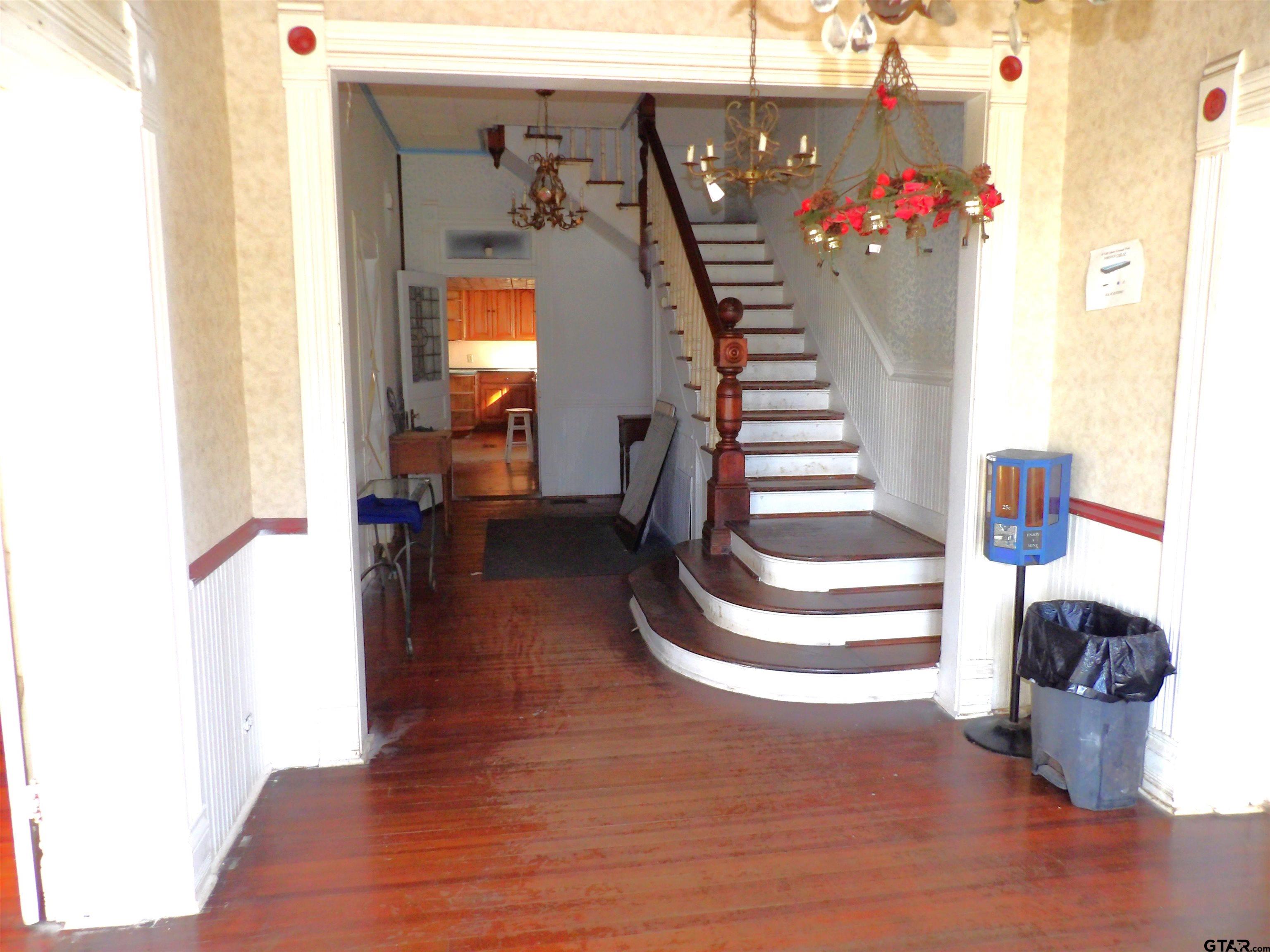 718 E Houston Avenue