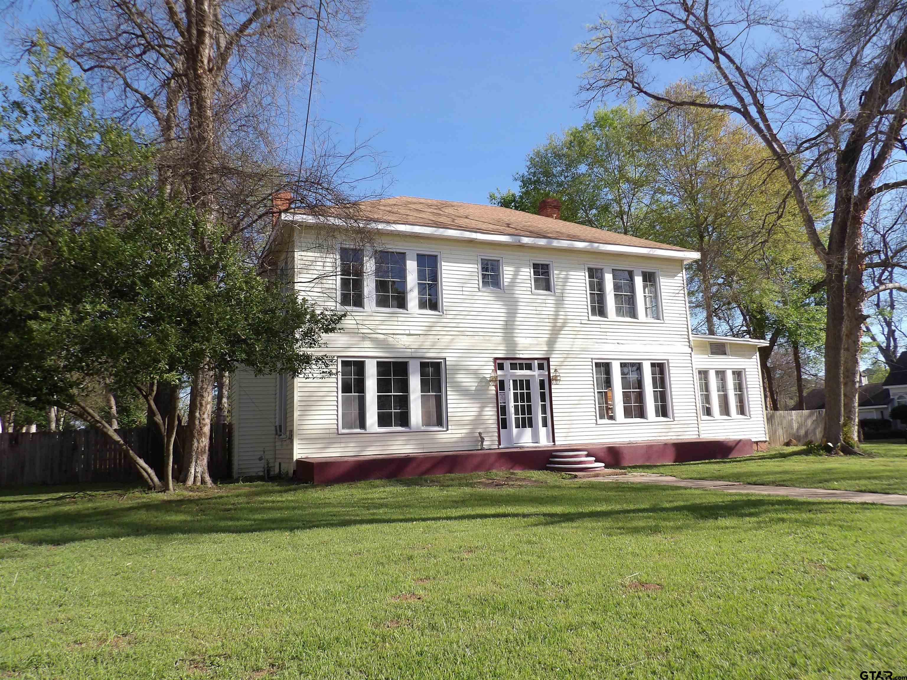 718 E Houston Avenue