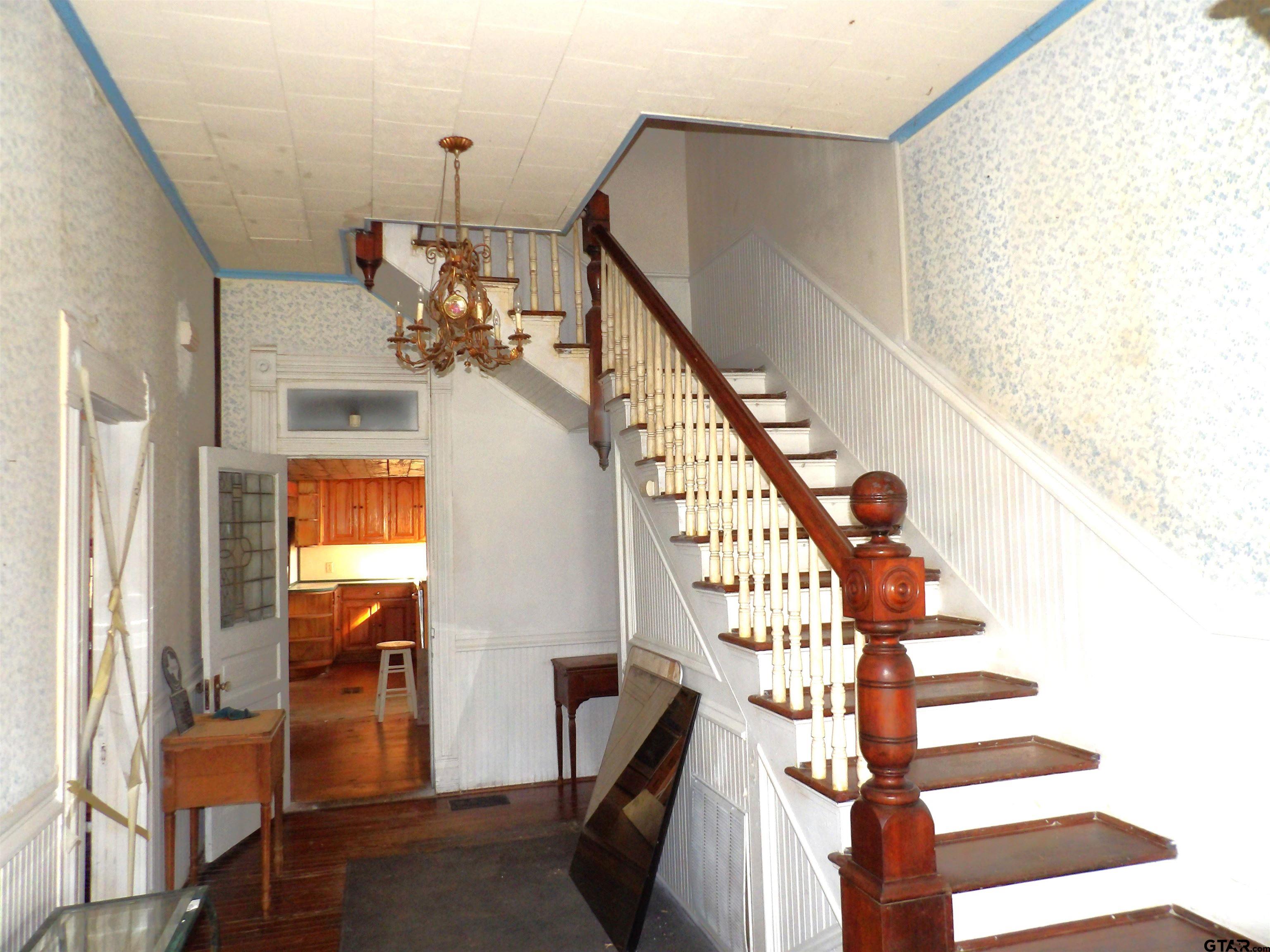 718 E Houston Avenue