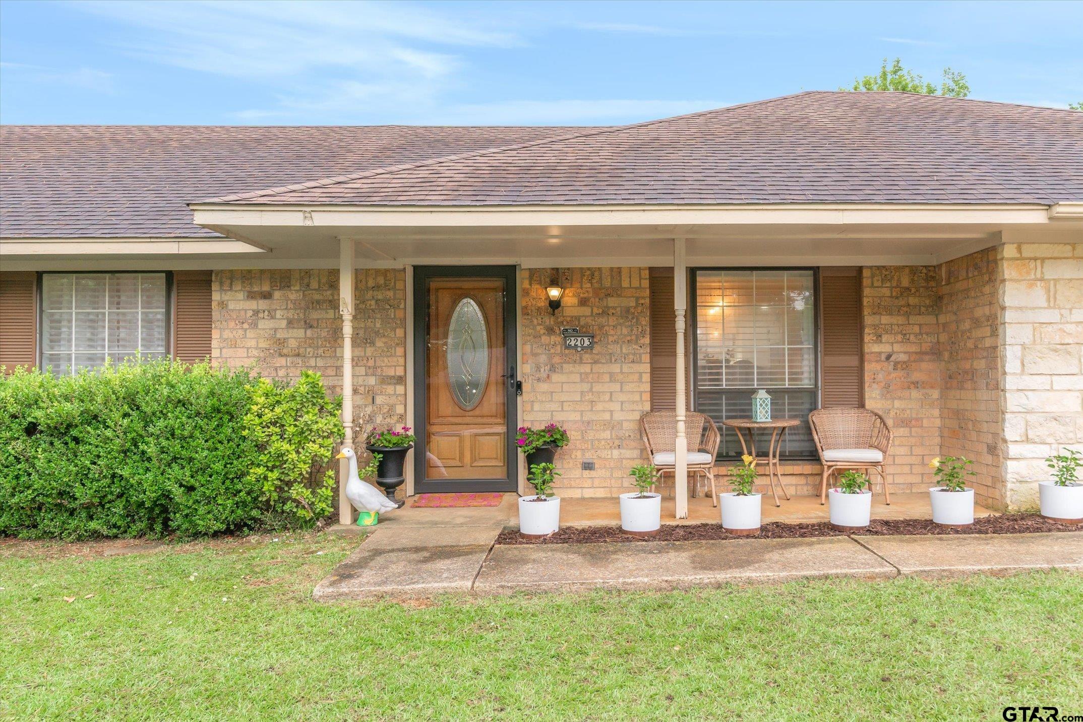 2203 Woodbine
